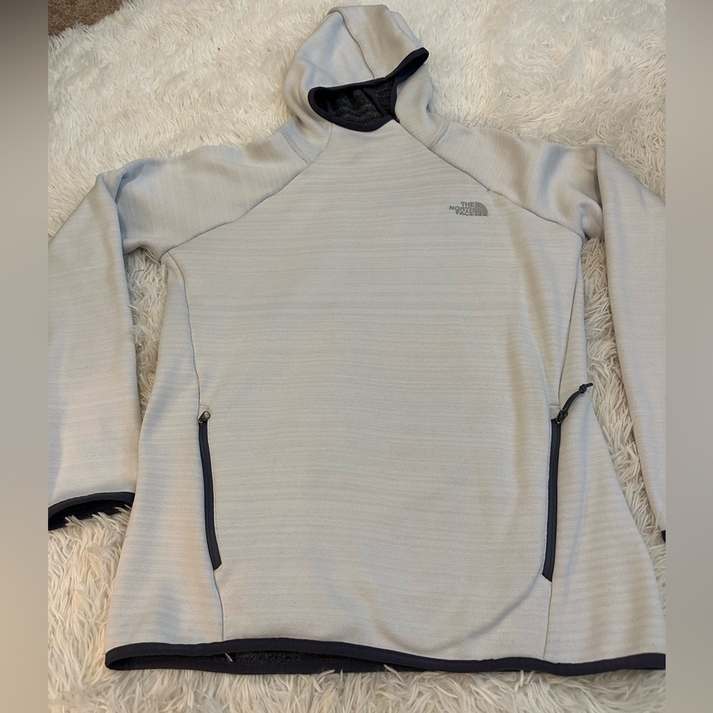 Last Chance 🚨 The North Face pullover super soft lining women’s size Large!